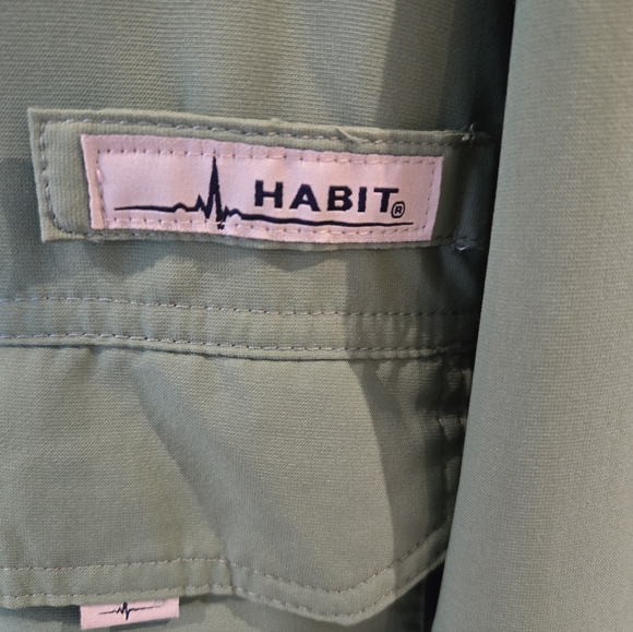 HABIT 🦈🏝🎣 - Picture 4 of 7